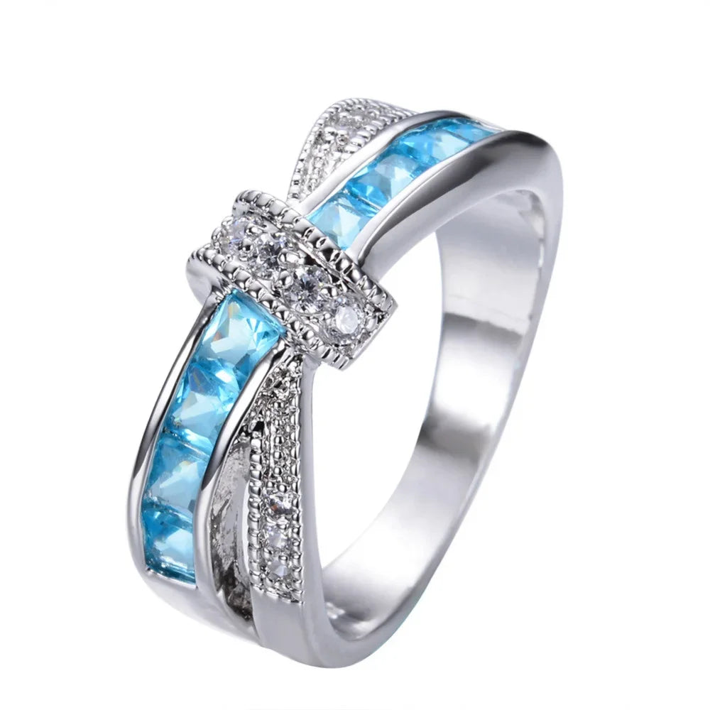 Sterling silver 925 ring with a beautiful sky blue gemstone, elegant design, from Corporación Turística.