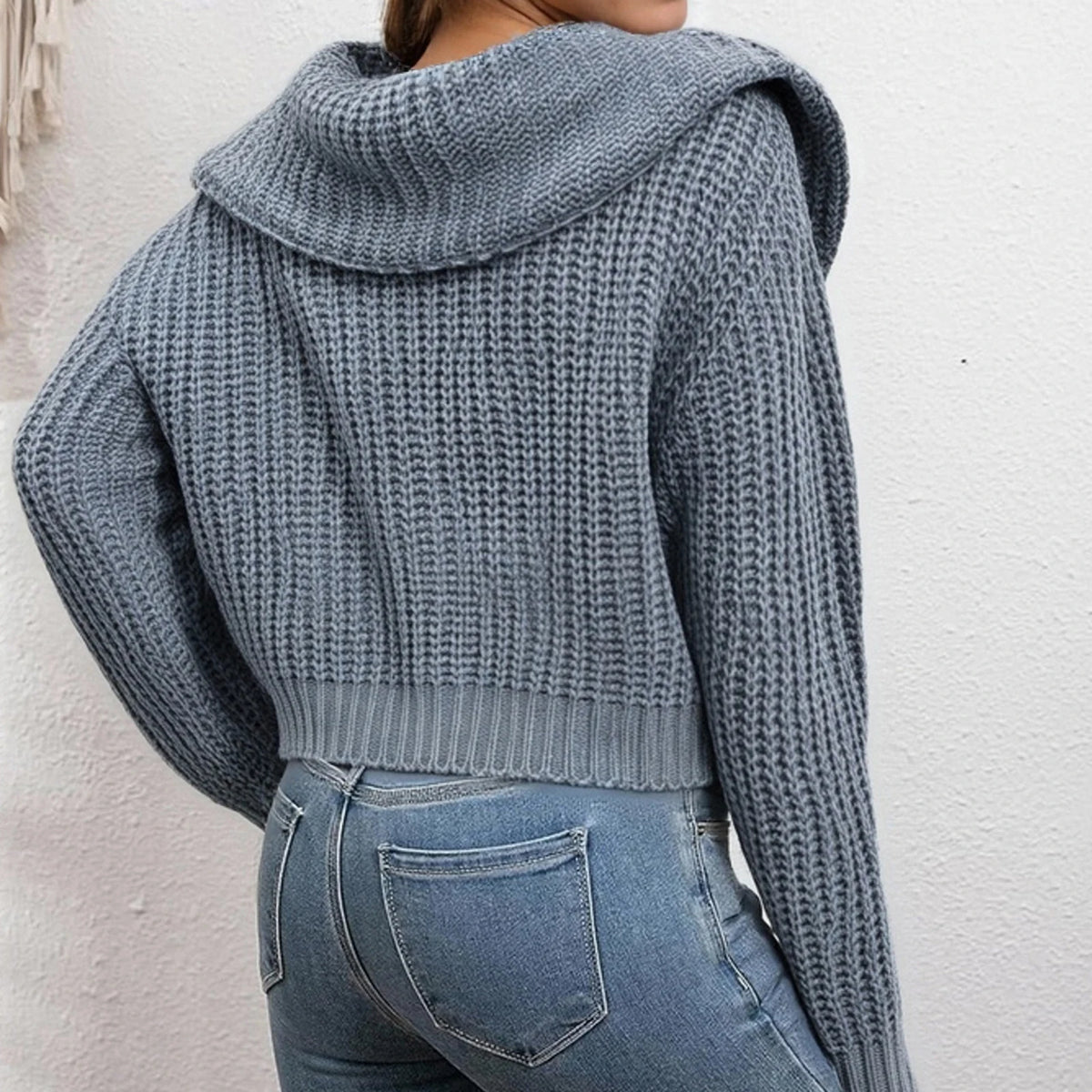 Blue women's knitted sweater with lapel, casual and stylish, made by Corporación Turística.