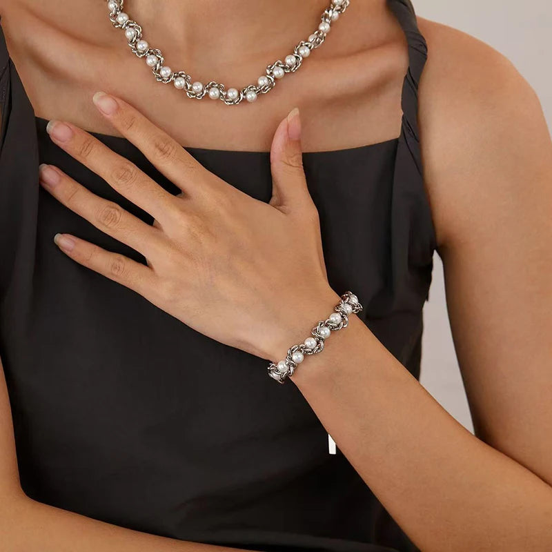 EILIECK pearl bracelet and necklace set with chain, elegant jewelry from Corporación Turística, featuring white pearl accents.