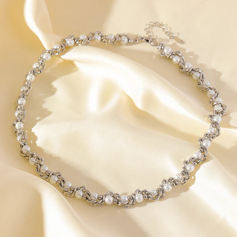 EILIECK pearl bracelet and necklace set with delicate chain from Corporación Turística, featuring elegant white pearls.