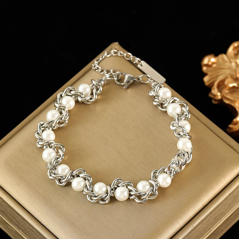 EILIECK pearl jewelry set with bracelet and necklace featuring a chain design, crafted by Corporación Turística.