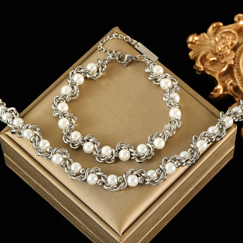 Elegant pearl jewelry set with bracelet and necklace featuring chain detail, from EILIECK by Corporación Turística.