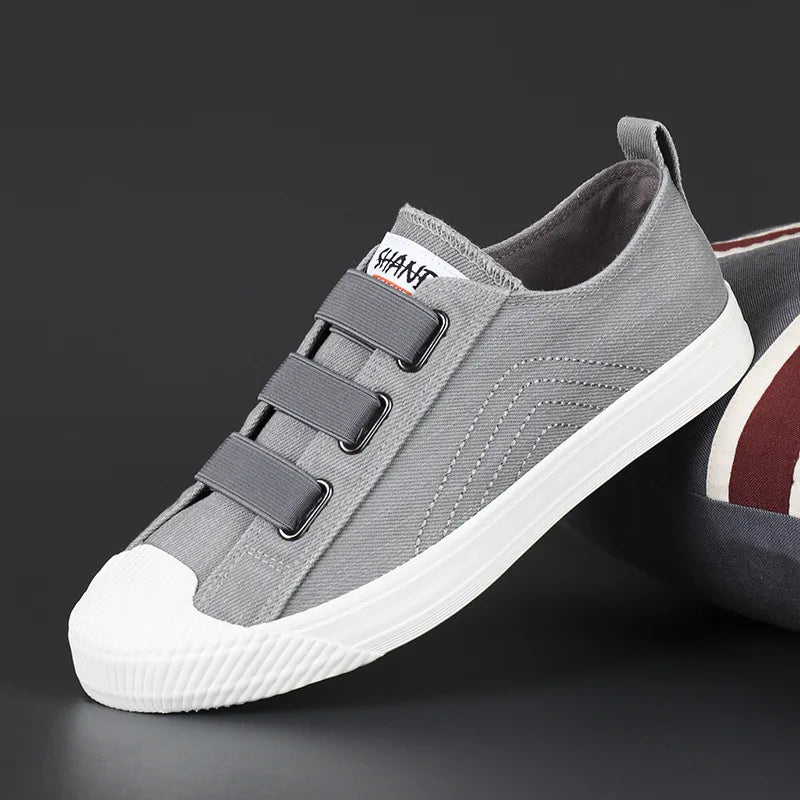 Black unisex canvas shoes for men from Corporación Turística, comfortable and new quality design, size 39.