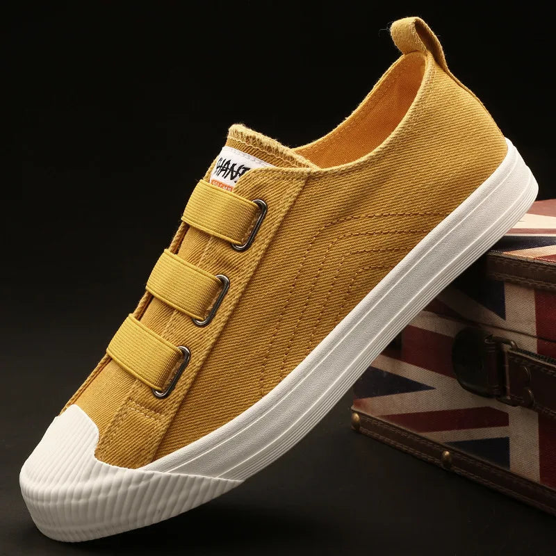 Black unisex canvas shoes for men by Corporación Turística, comfortable and new quality, size 39, casual footwear.
