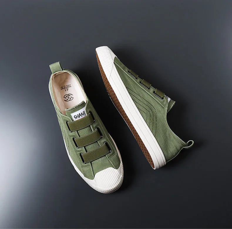 Black unisex canvas shoes for men from Corporación Turística, comfortable and new quality 2026 design, size 39.