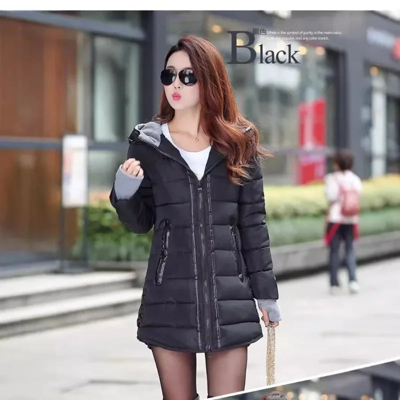 Black fashionable women's casual gloves paired with a fitted jacket, showcasing trendy winter accessories by Corporación Turística.