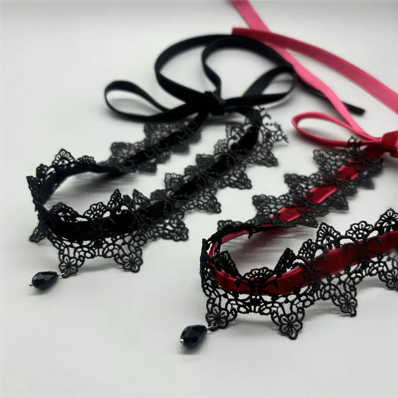 Black sexy lace floral collar for women, stylish accessory from Corporación Turística, featuring intricate lace design.
