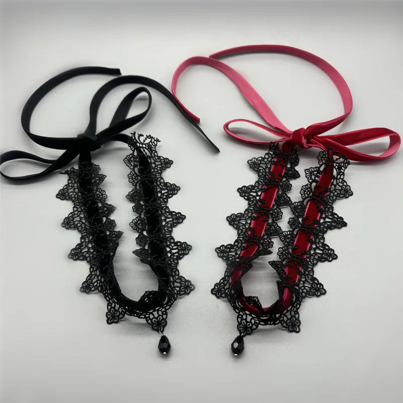 Black sexy lace floral collar for women, stylish and elegant jewelry accessory by Corporación Turística.