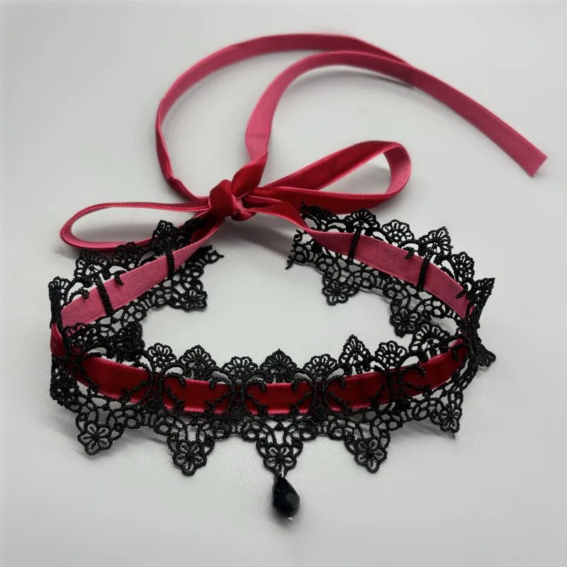 Black sexy lace floral collar for women, stylish accessory from Corporación Turística, featuring intricate lace design.