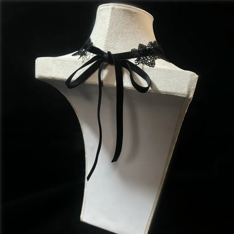 Black sexy lace floral collar for women, stylish jewelry accessory by Corporación Turística, featuring intricate lace and floral details.