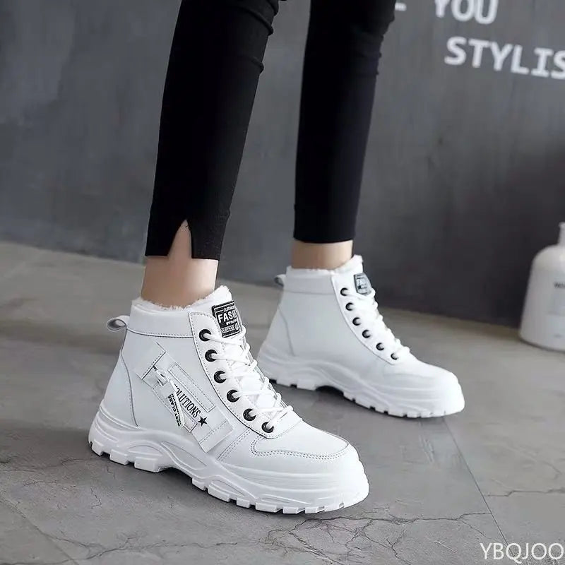 Winter women's shoes by Corporación Turística, white lace-up sneakers with a cozy design and rubber soles.