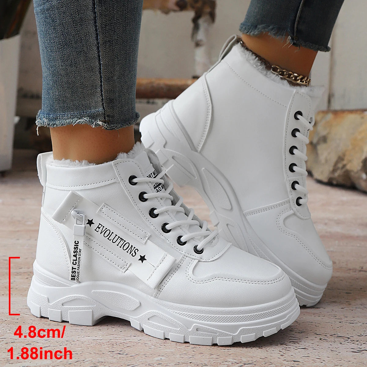 Black winter high boots from Corporación Turística, short thermal winter boots with a matte finish, ideal for cold weather.