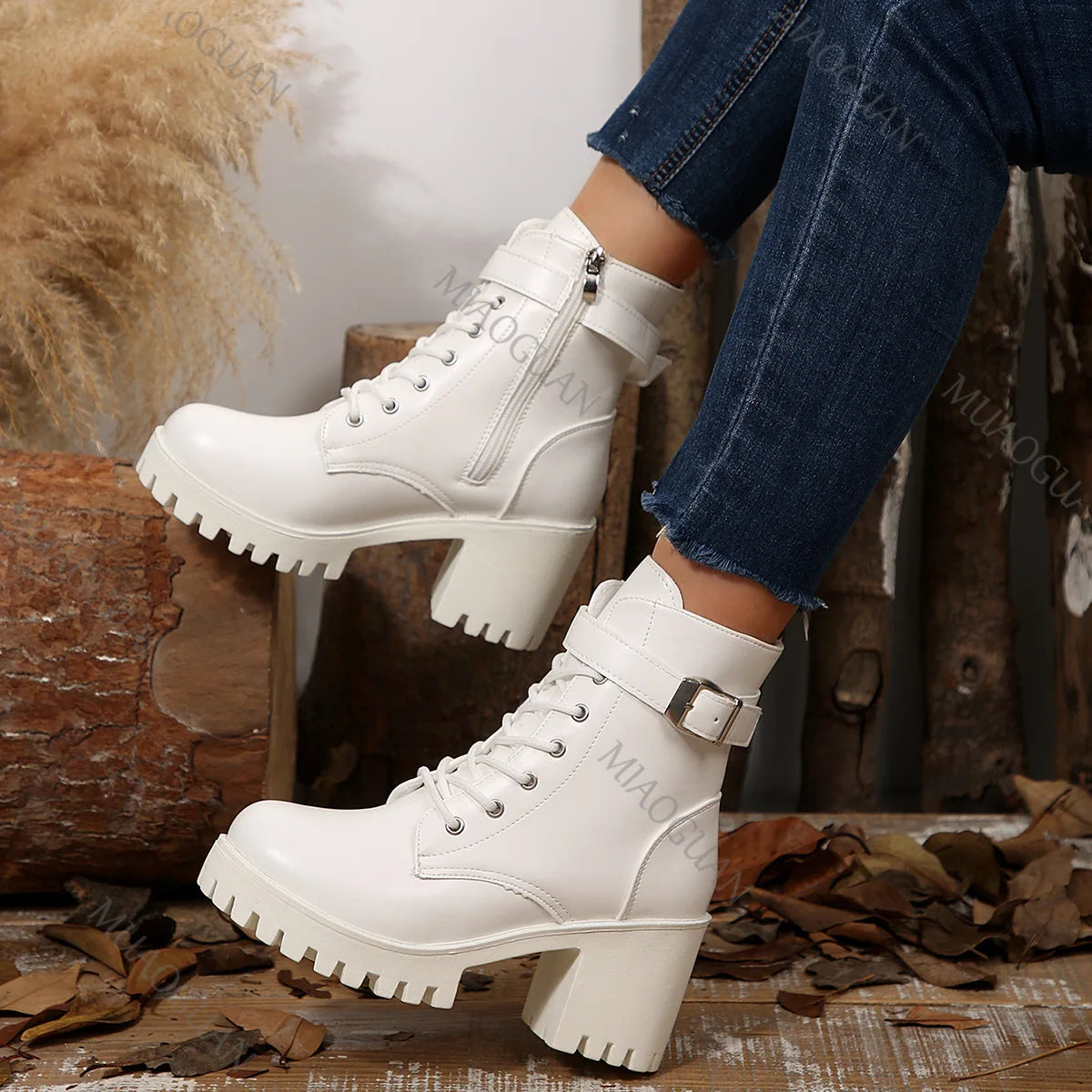 Elegant women's fall and winter boots with buckle detail, new from Corporación Turística, in white leather with stylish design.