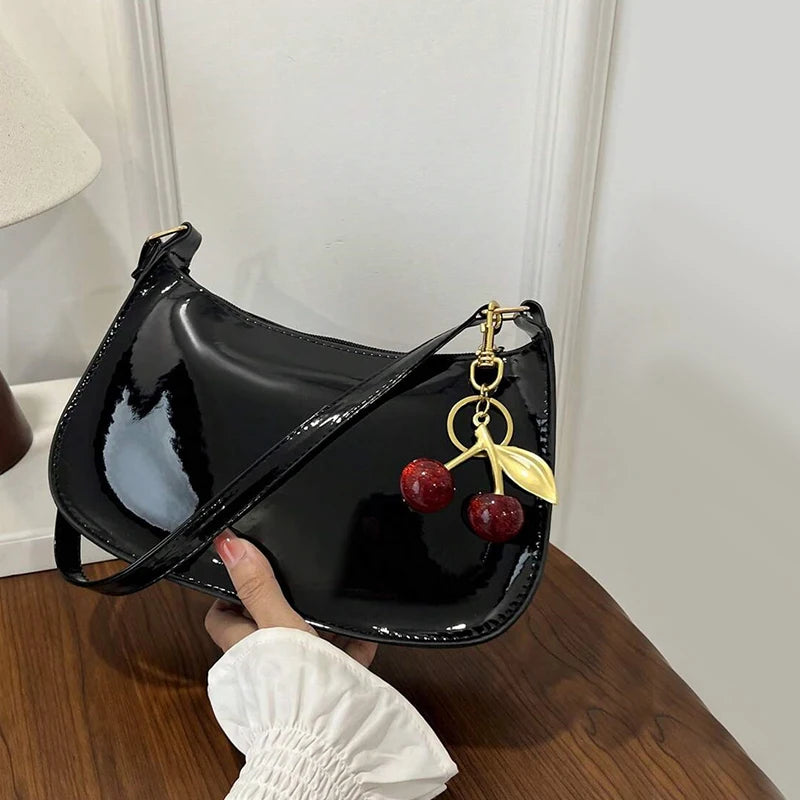 White synthetic leather handbag for women with shoulder strap, stylish and versatile accessory from Corporación Turística.