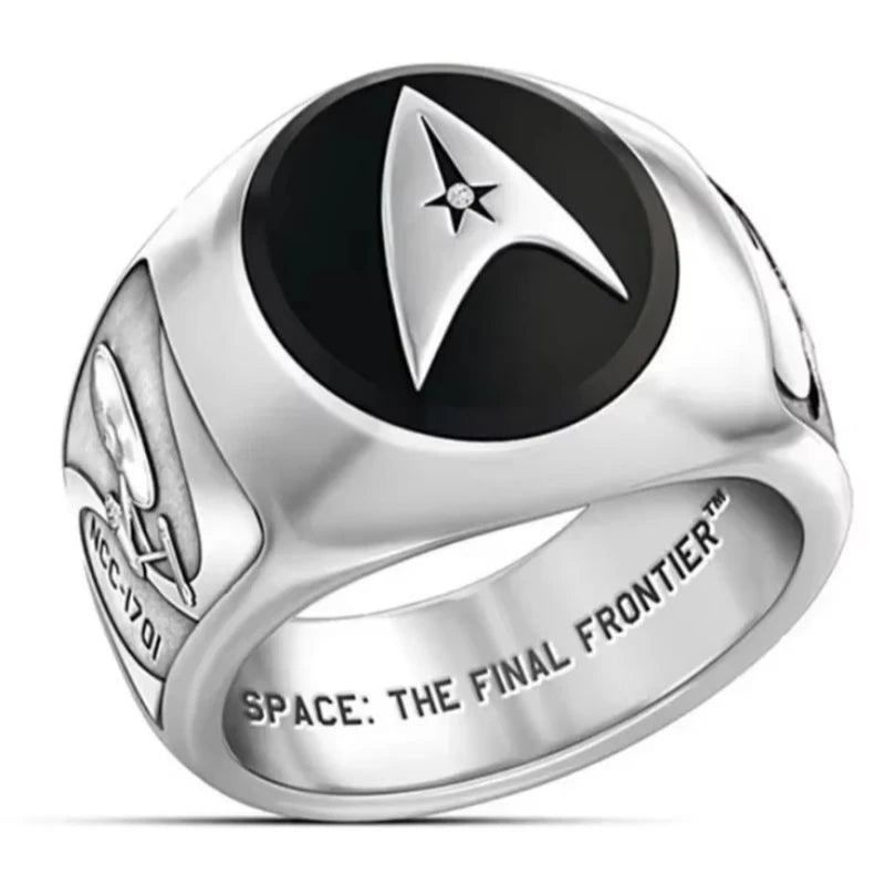 Personalized popular rings for men and women by Corporación Turística, silver-plated and stylish for everyday wear.