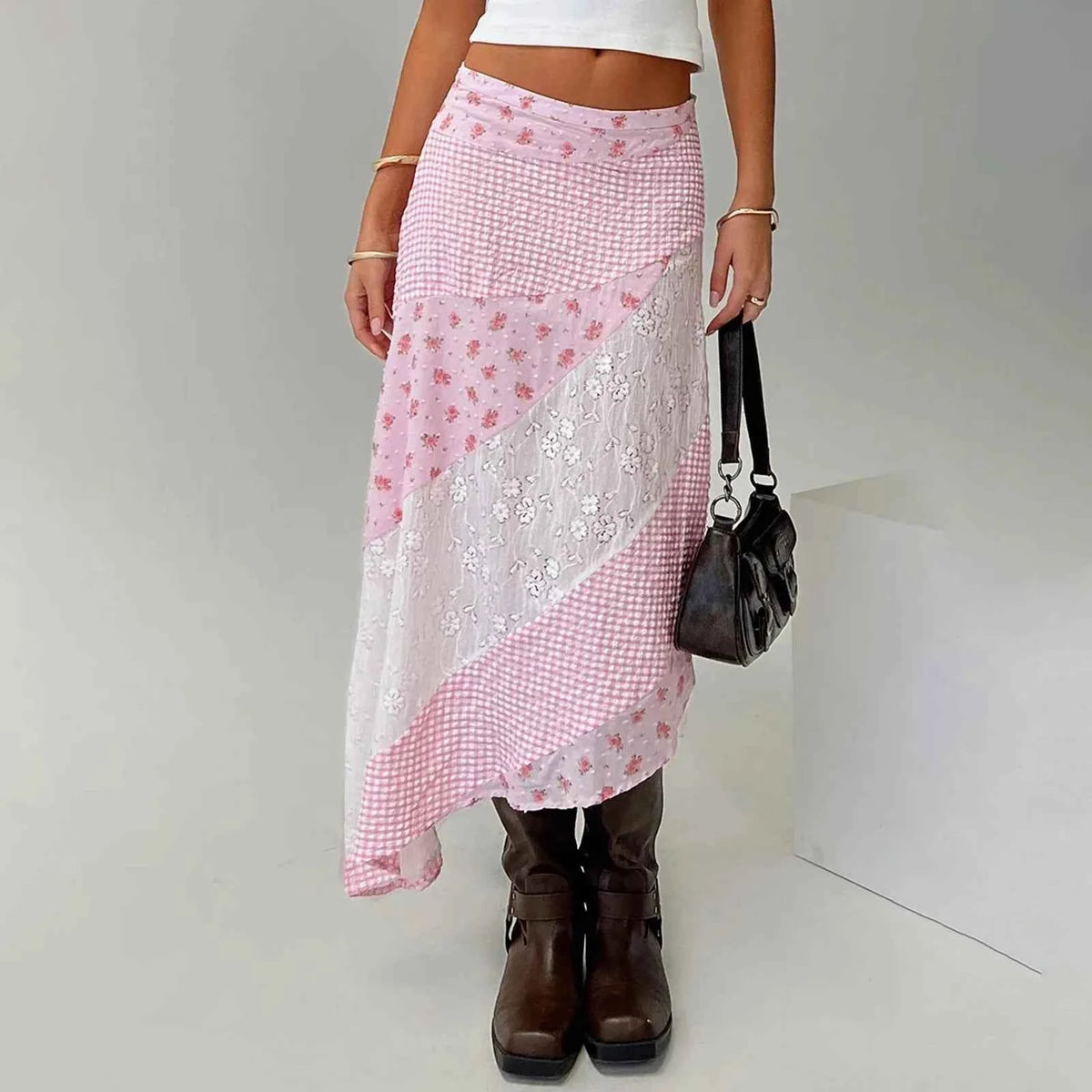 Nueva falda midi fluida de encaje irregular para mujer, en color blanco, con diseño elegante y detalles delicados.