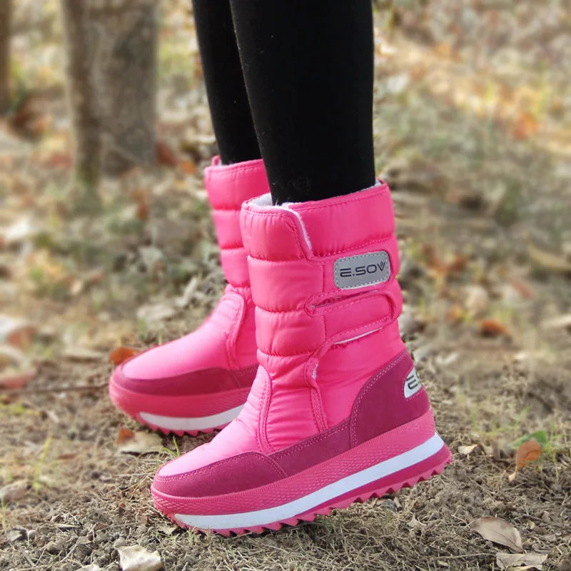 Thick winter snow boots for women by Corporación Turística, blue color, insulated footwear suitable for cold weather.