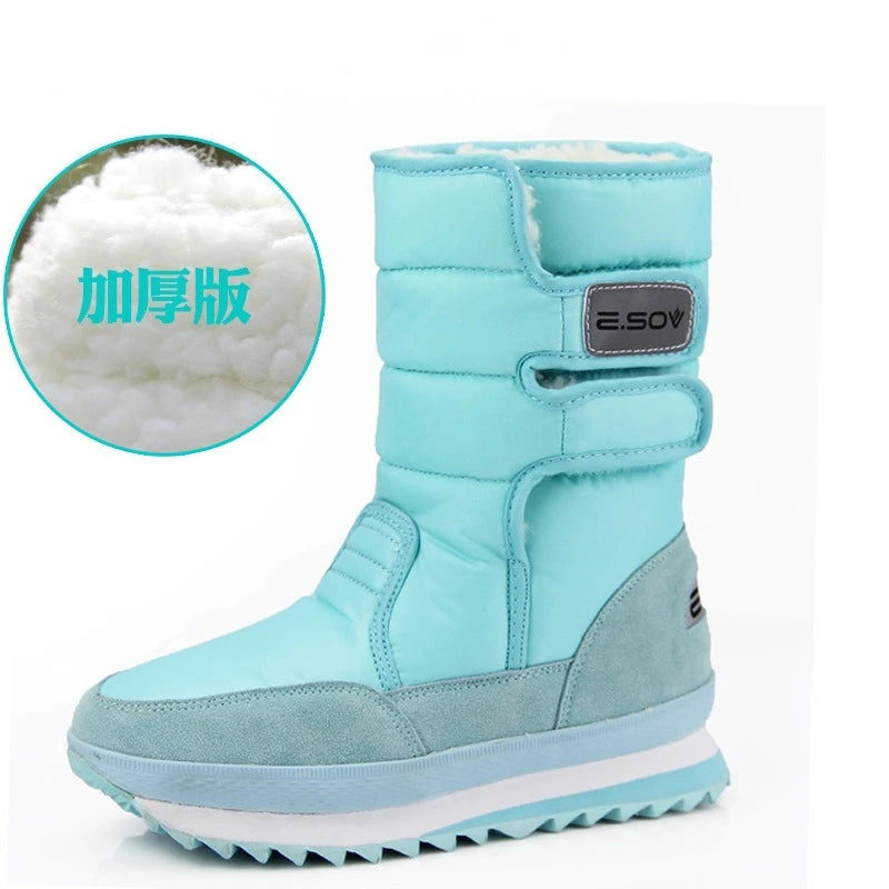 Thick winter snow boots for women by Corporación Turística, featuring blue color and insulated design for cold weather comfort.