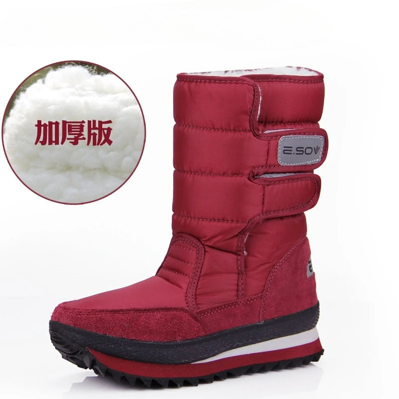 Thick winter snow boots for women in blue by Corporación Turística, featuring insulated design and rugged soles for cold weather.