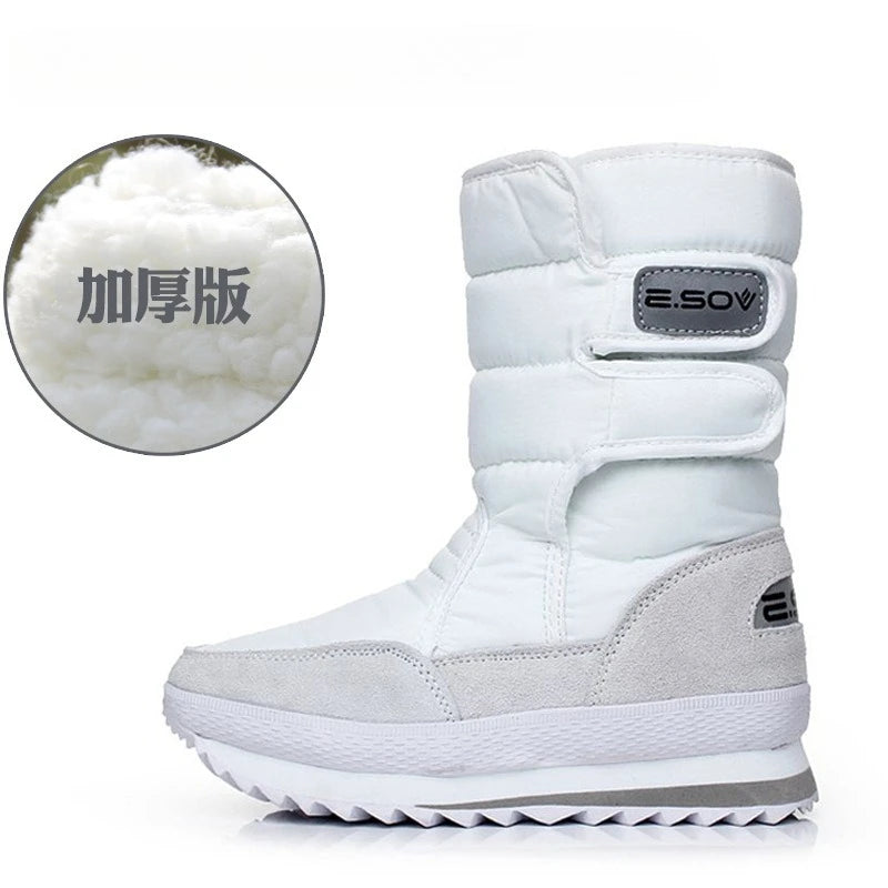 Thick winter snow boots for women by Corporación Turística, showing blue insulated boots with rugged soles for cold weather.