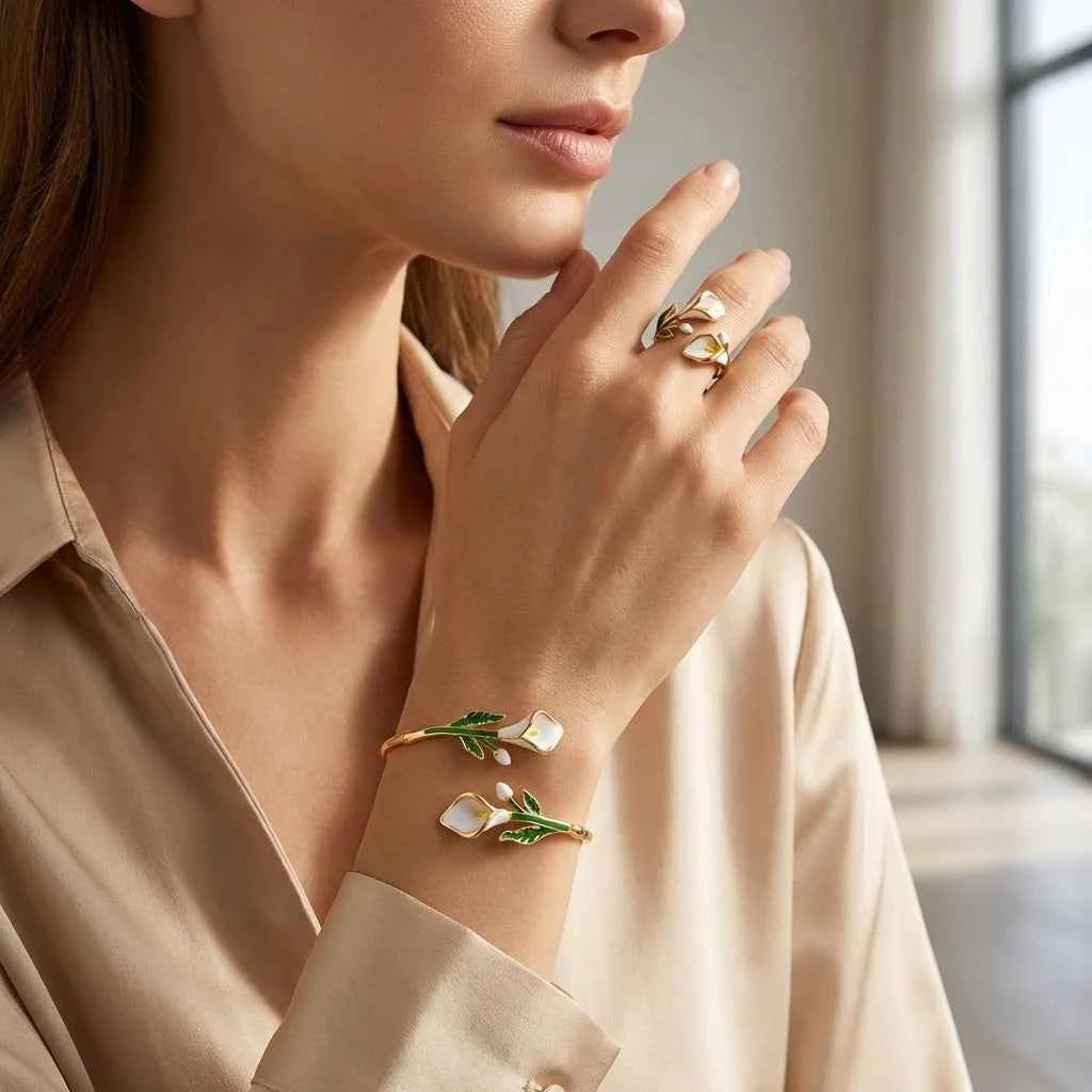 Open lily calla jewelry set with matching ring and bracelet by Corporación Turística, featuring elegant floral design and gold finish.
