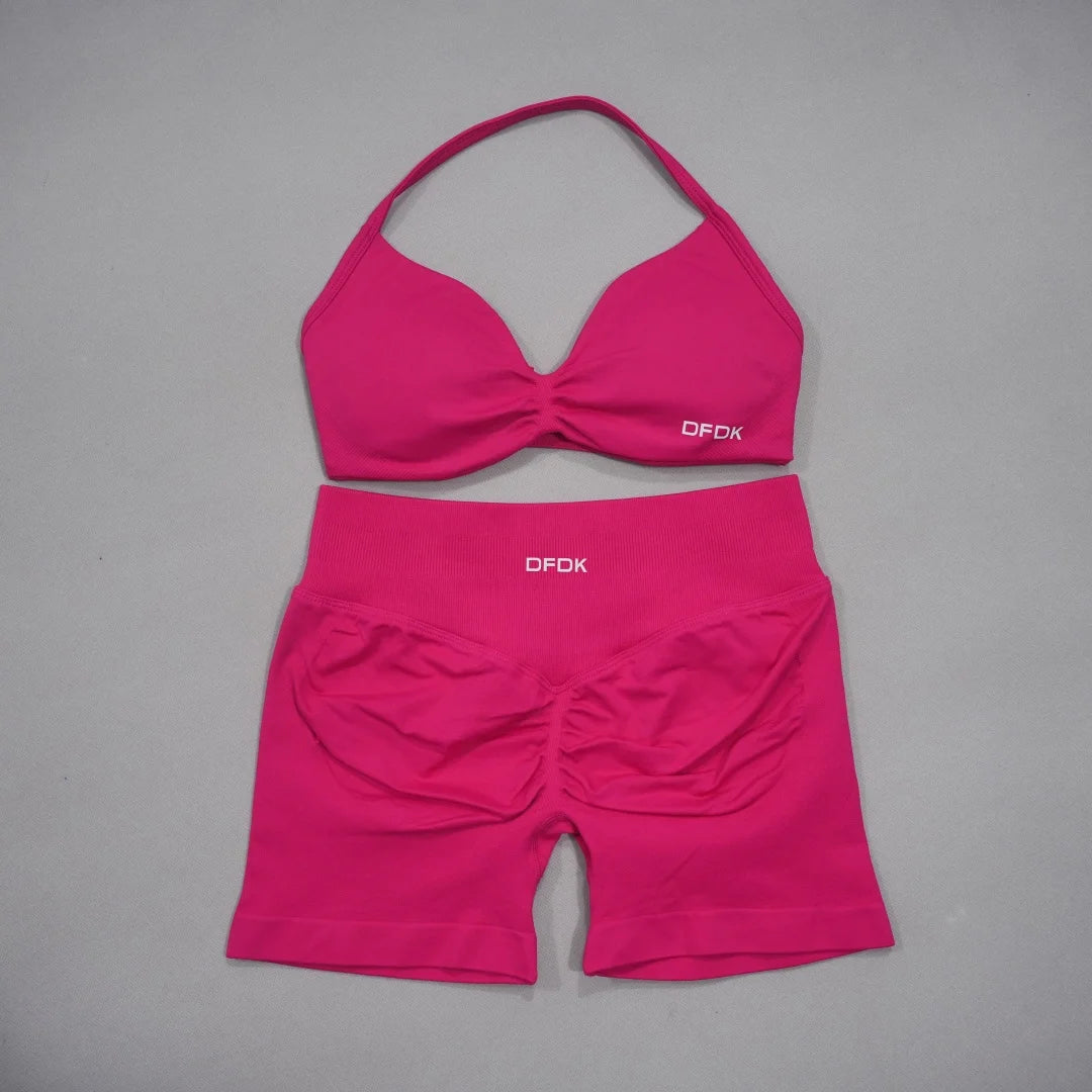 Brown women's 2-piece sports set from DFDK, including a supportive sports bra and matching workout shorts by Corporación Turística.