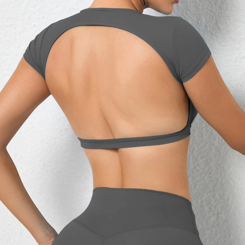 Hearuisavy breathable summer sports t-shirt in burgundy with chest pads, designed for comfort and activewear.