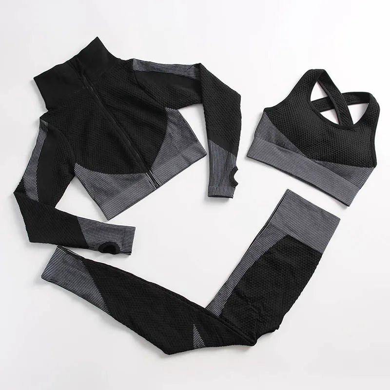 Lavender women's yoga sportswear set from Corporación Turística, comfortable two-piece activewear for fitness and yoga.