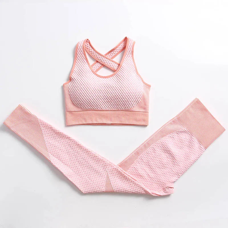 Lavender women's sportswear set by Corporación Turística, comfortable yoga and exercise clothing for women.