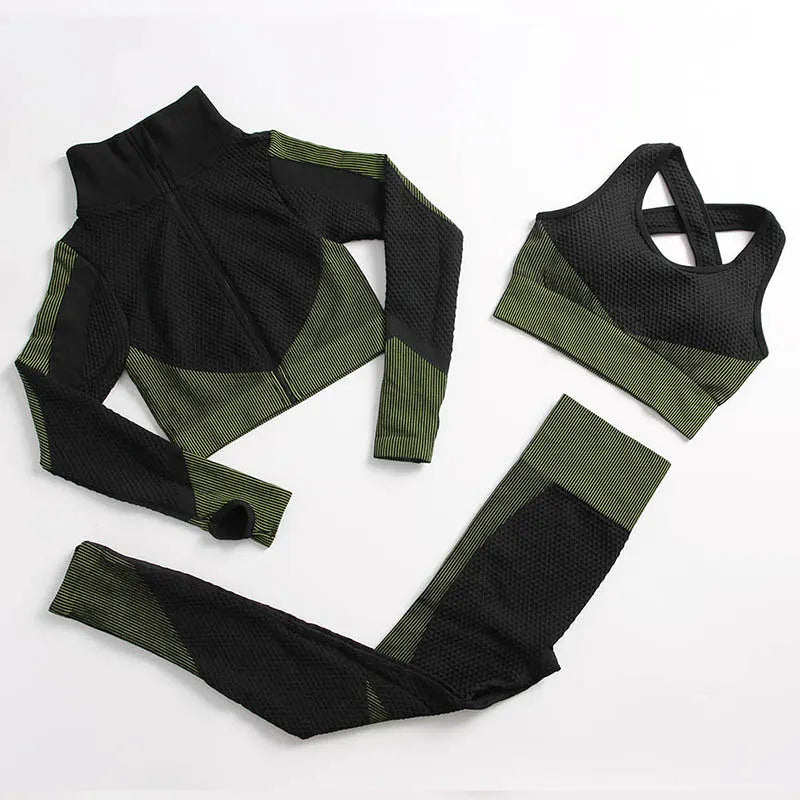 Lavender women’s sportswear yoga set by Corporación Turística, two-piece workout outfit for women in size B-XL
