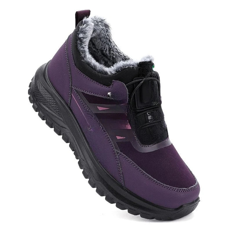 Black electric heated winter shoes for women by Corporación Turística, showcasing smart heating technology and winter comfort.