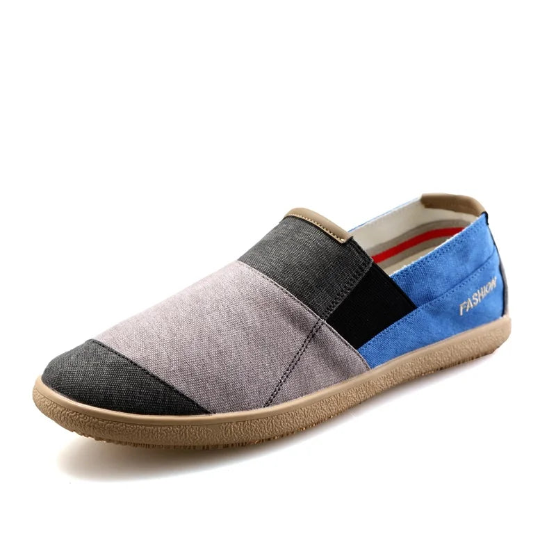 Caqui moccasins informales para hombre de Corporación Turística, sin cordones y con diseño cómodo para uso diario.