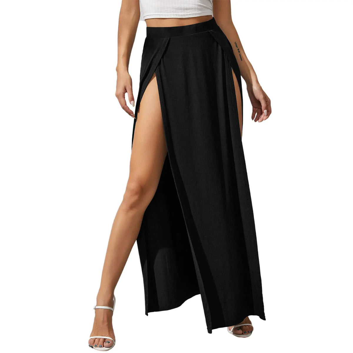 High-waisted sexy khaki skirt with side elastic and slit, from Corporación Turística, shown on a model.