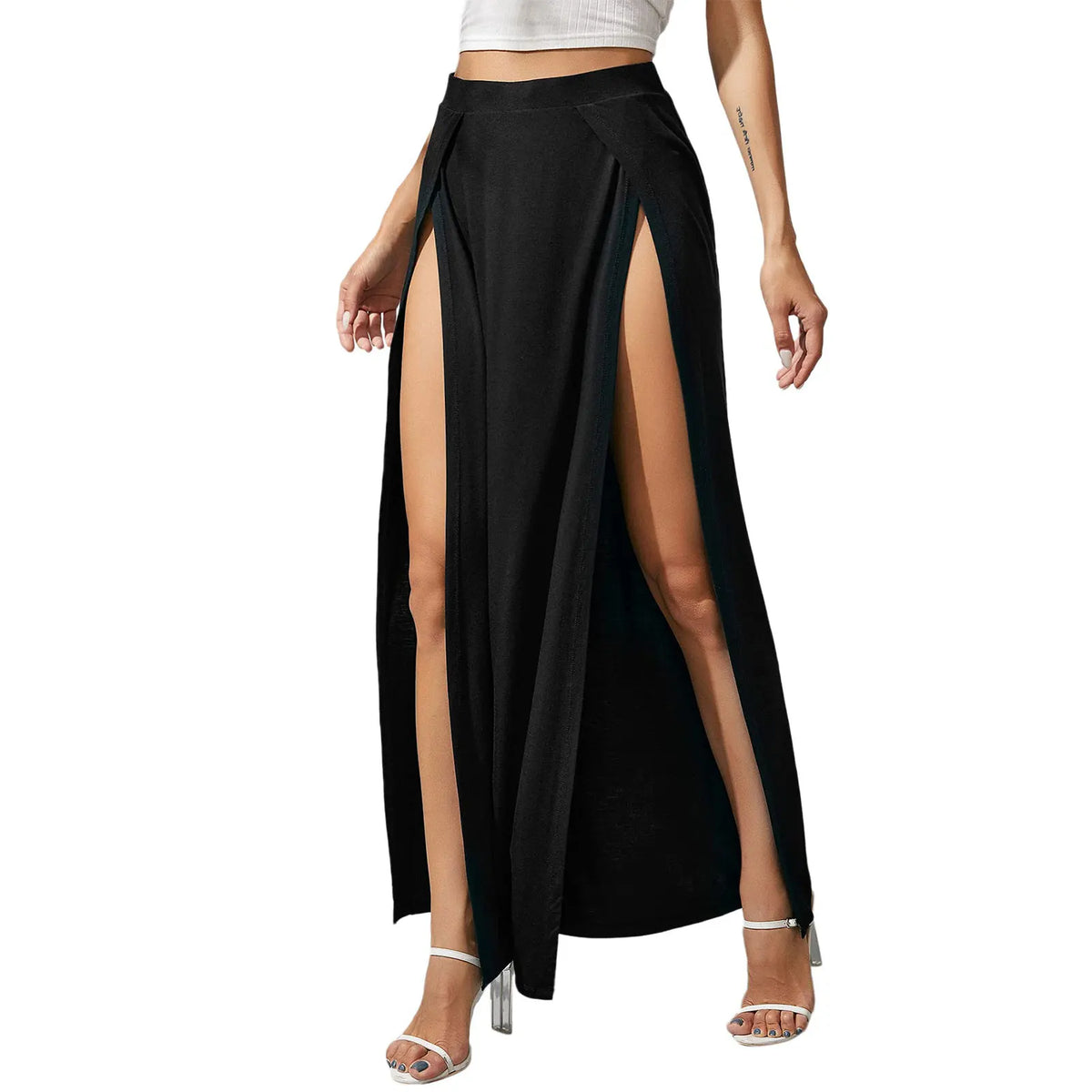 High-waisted sexy khaki skirt with side elastic and slit, by Corporación Turística, shown on a model.