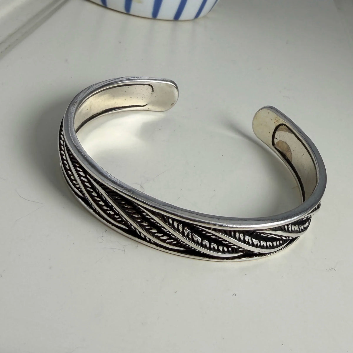 Sterling silver 925 retro bracelet for women, featuring a solid, vintage-inspired design with intricate metalwork and a polished finish.
