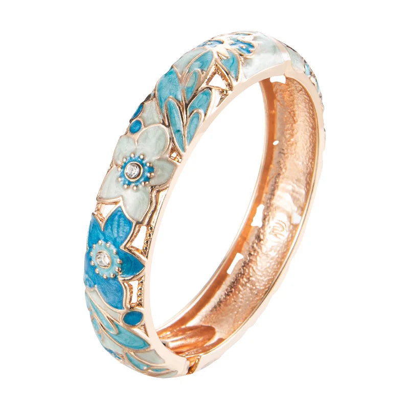 Doble esma mujer brazalete conjunto con dos elegantos brazaletes de Corporación Turística, en tonos metálicos y diseño moderno
