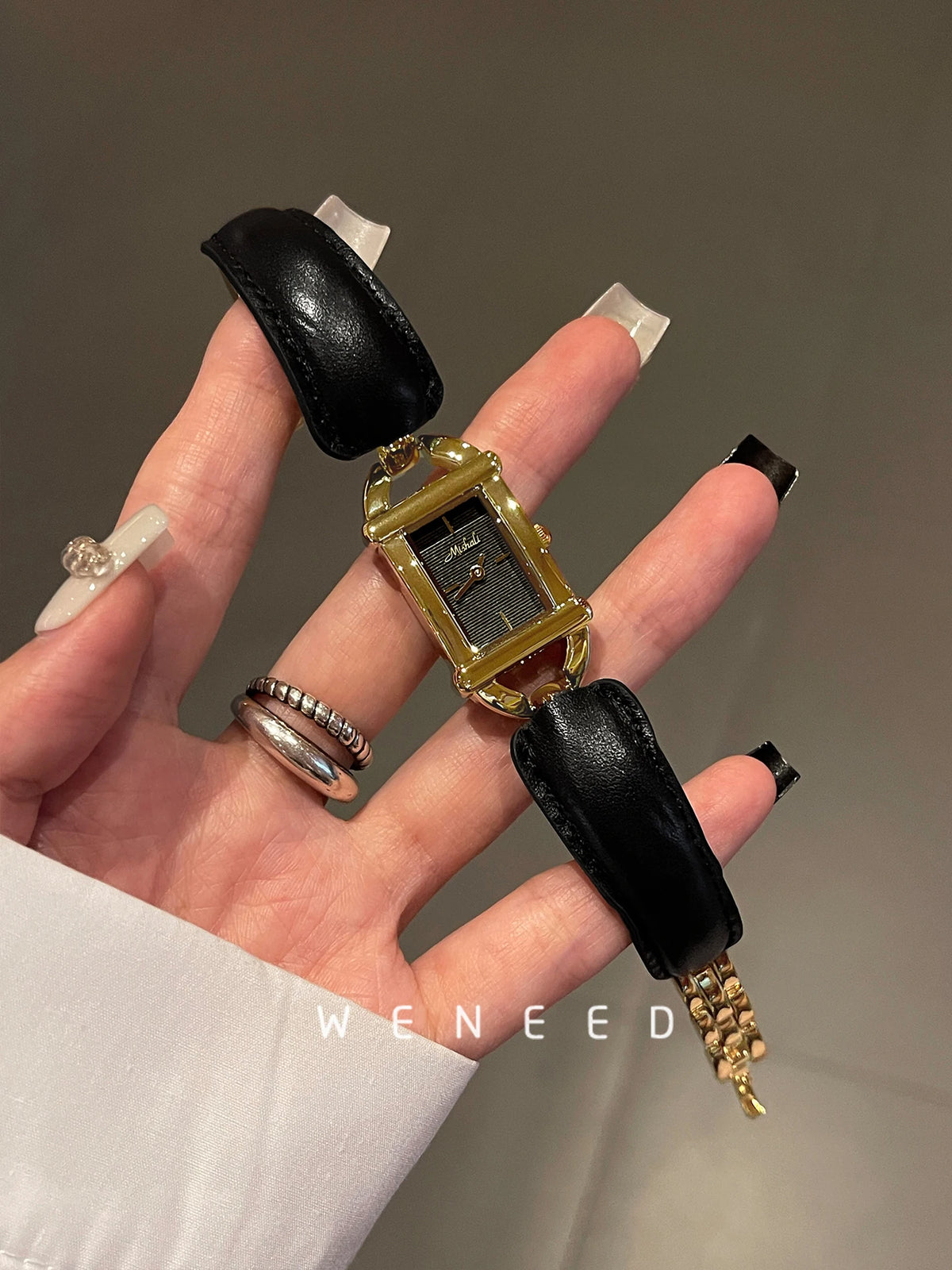 Luxury retro women's wristwatch from Corporación Turística, featuring a stylish design and elegant timepiece.