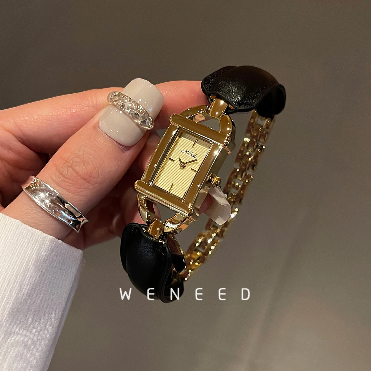 Luxury retro women's wristwatch from Corporación Turística, featuring a classic design and elegant details.
