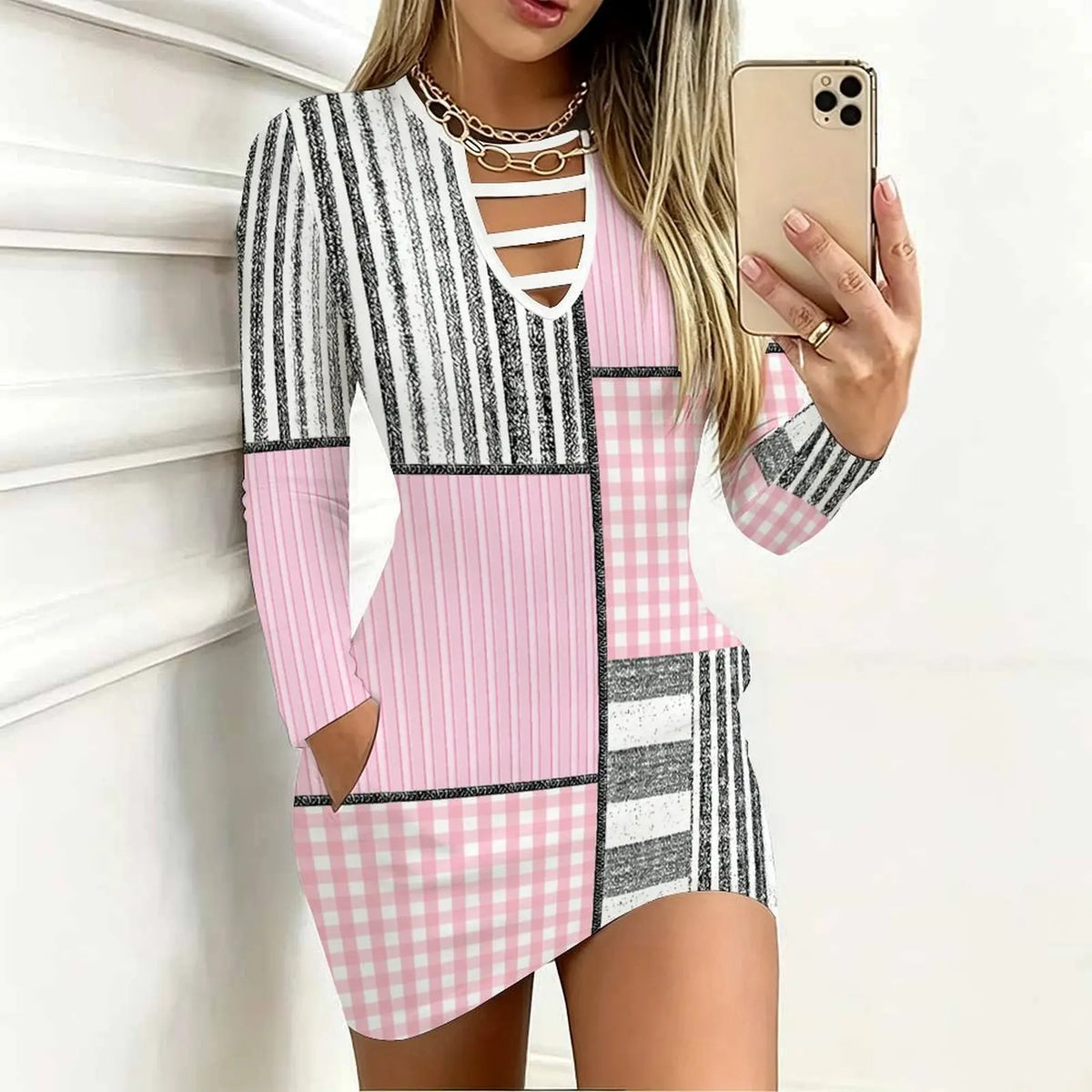Short printed skirt from Corporación Turística, fitted and trendy mini skirt with stylish design, perfect for casual and fashionable looks.
