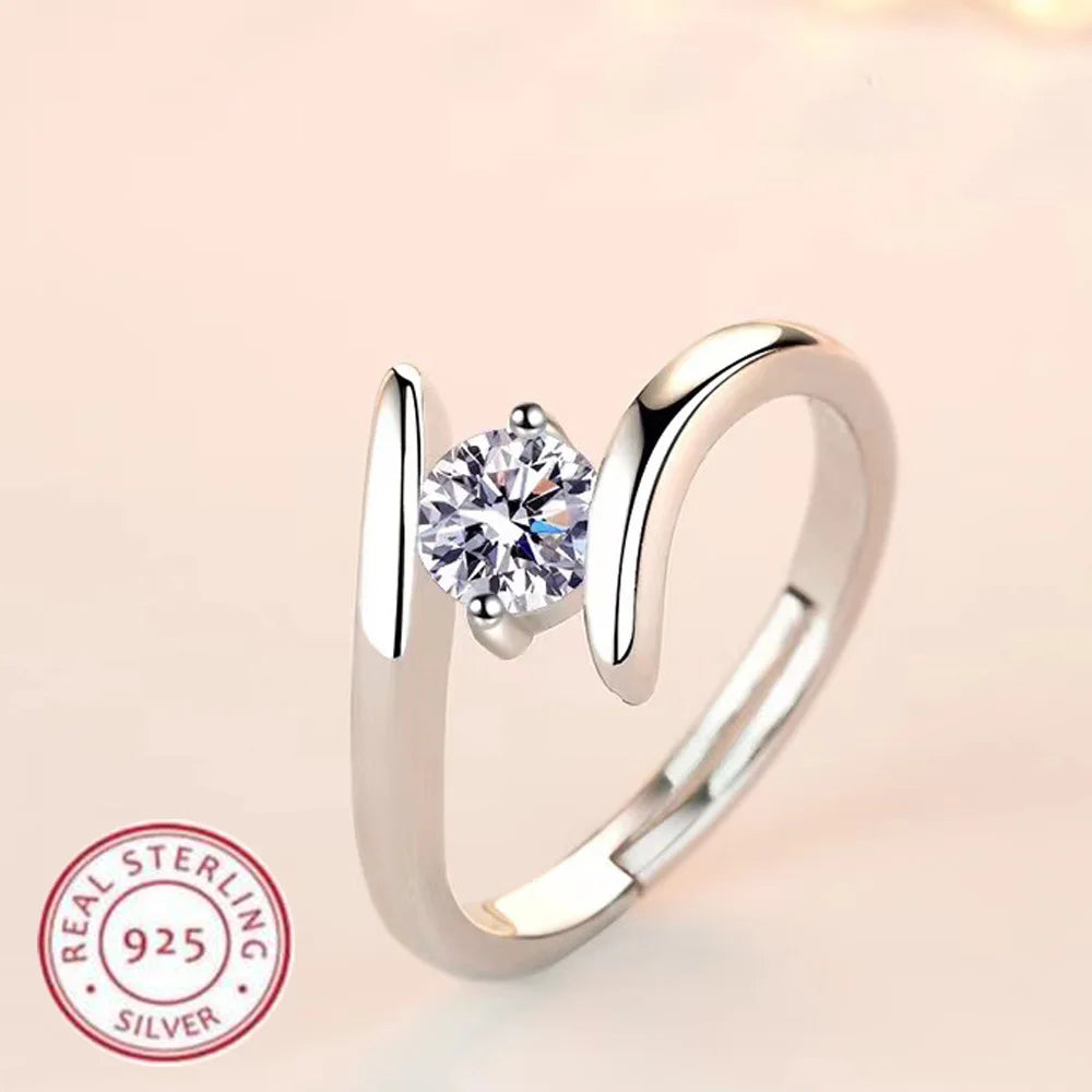 Sterling silver 925 ring with a simple sparkling cubic zirconia stone, elegant jewelry by Corporación Turística.