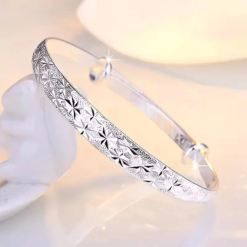 Original romantic sterling silver bracelet from Corporación Turística, crafted in 925 silver with decorative fo elements.