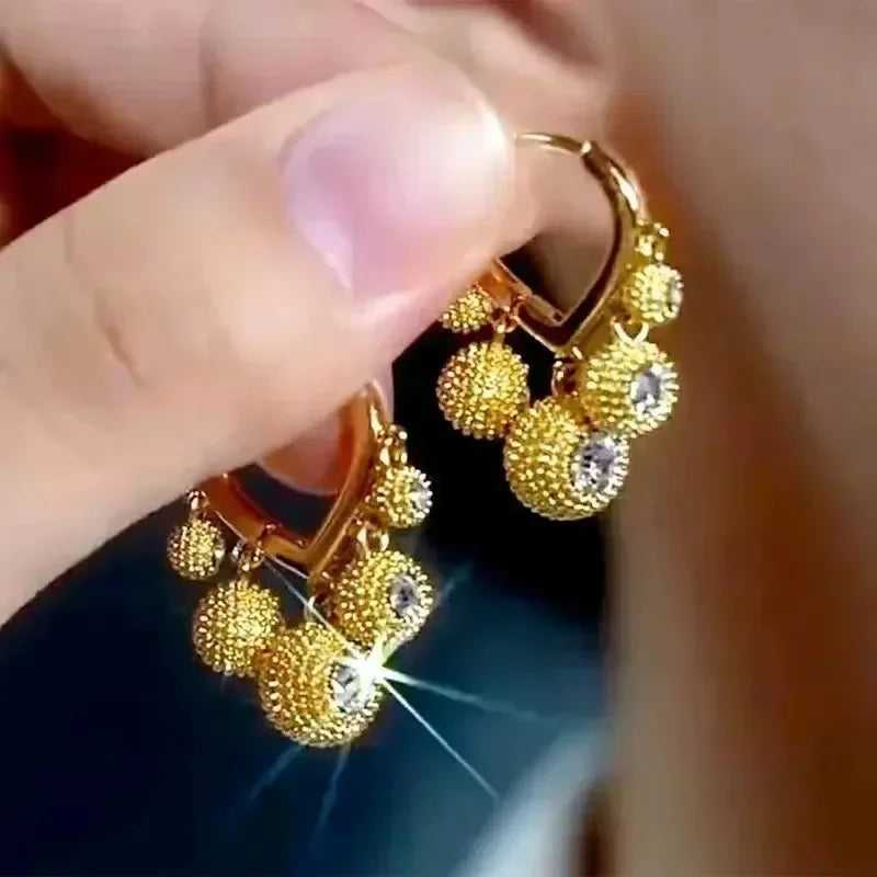 Exquisitos pendientes colgantes de piedra ojo de gato, diseñados por Corporación Turística, con detalles elegantes y naturales.