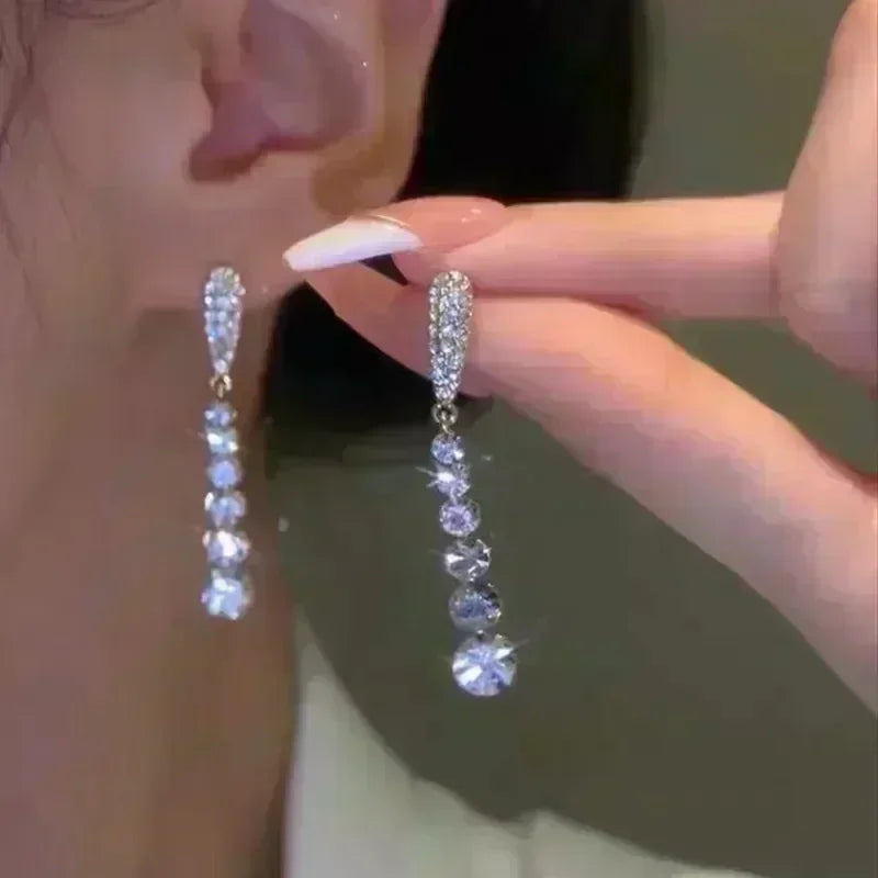 Gold leaf crystal earrings for women, featuring green crystal leaves, by Corporación Turística.