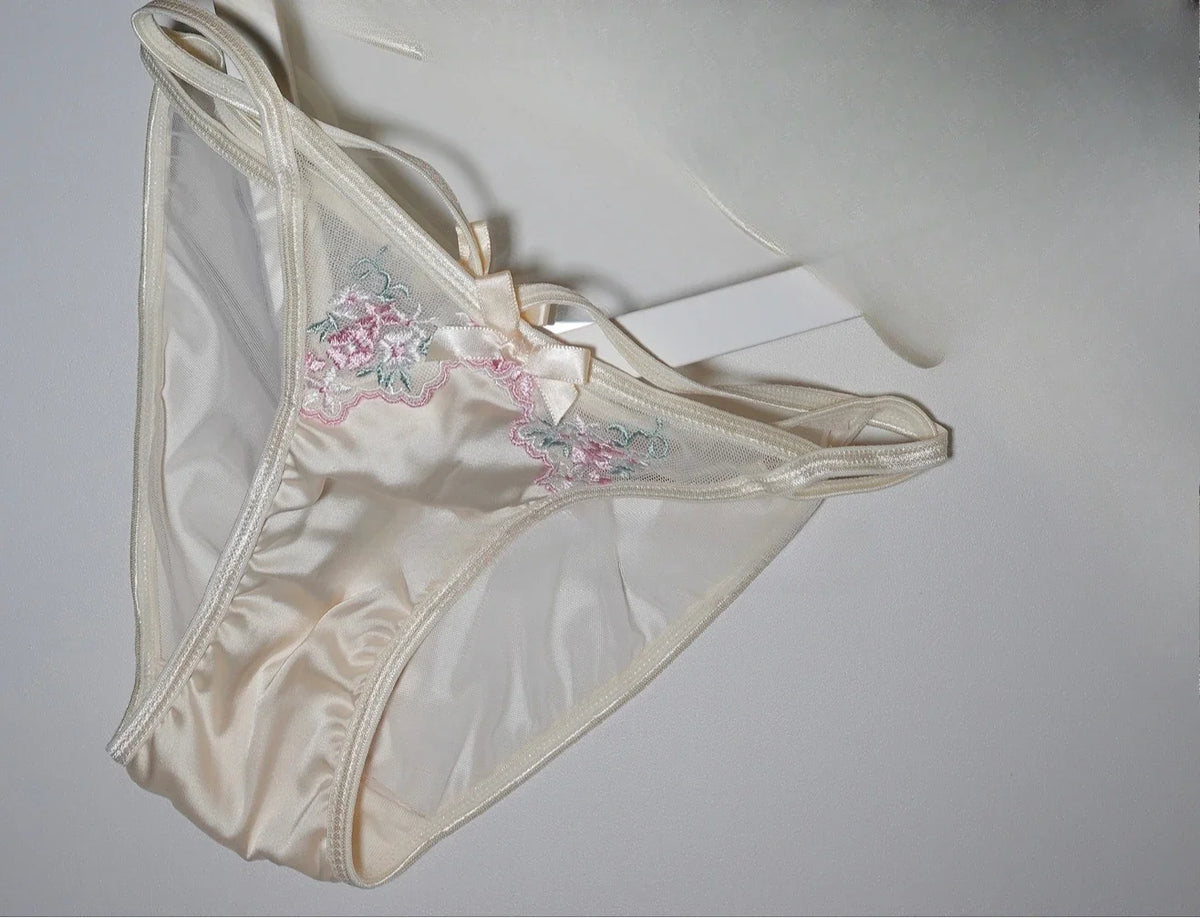 Black luxury silk lace lingerie set from Corporación Turística, featuring delicate lace details and lightweight design.