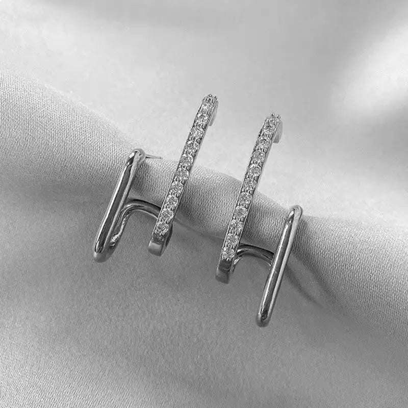 Gold and white Korean fashion zircon dangling earrings from Corporación Turística, featuring elegant, sparkling jewelry design.