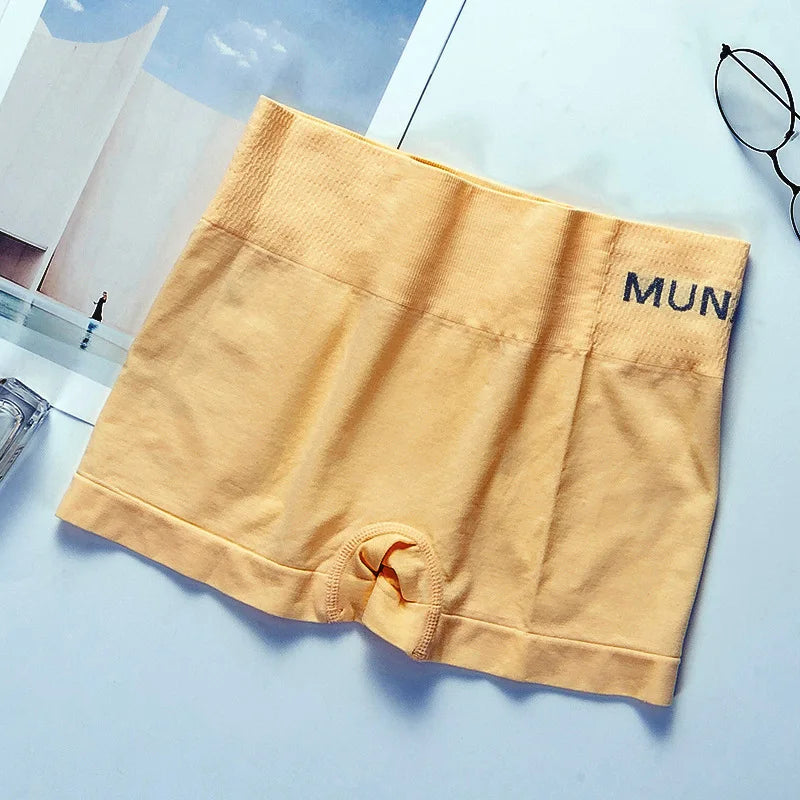 Set of four women's snug safety shorts by Corporación Turística in gray, suitable for 45-85kg. Close-up of fabric and fit.