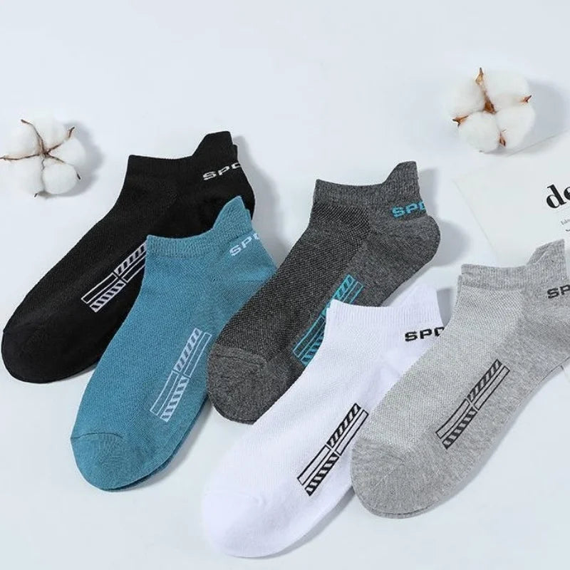 Set of five high-quality gray ankle socks for men, from Corporación Turística, showing soft fabric and comfortable fit.
