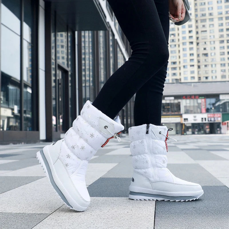 Gray women's fashionable warm snow boots with insulated lining, ideal for winter outdoor wear, by Corporación Turística.