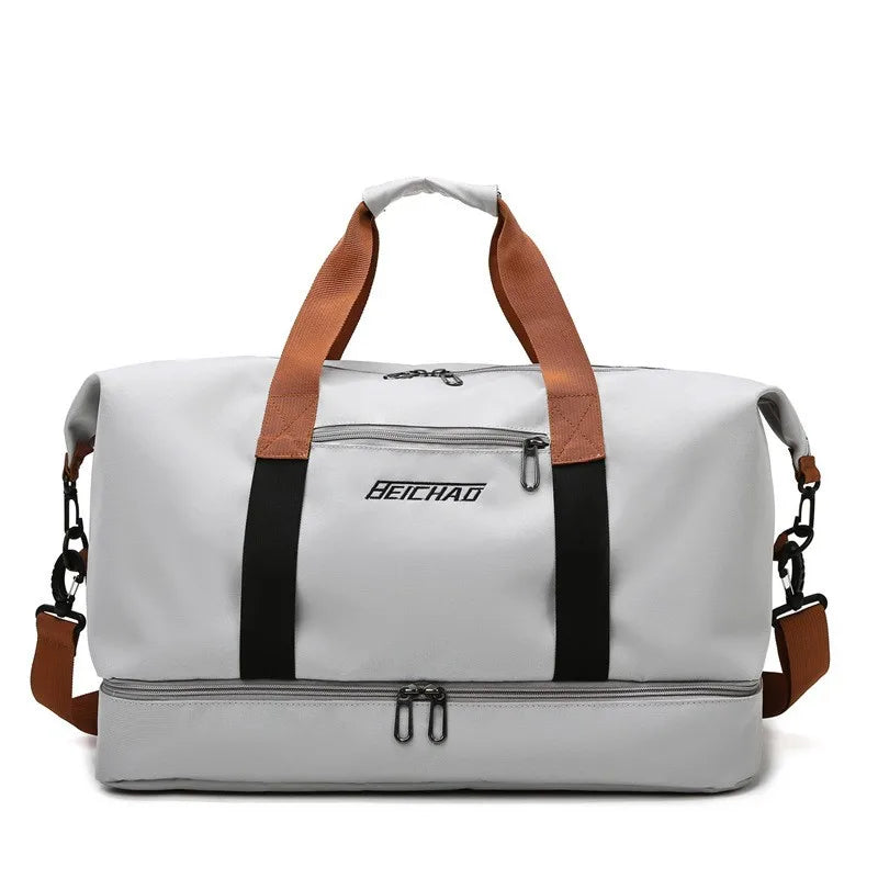 Green gym travel bag by Corporación Turística, compact gym bag suitable for short trips and travel luggage.