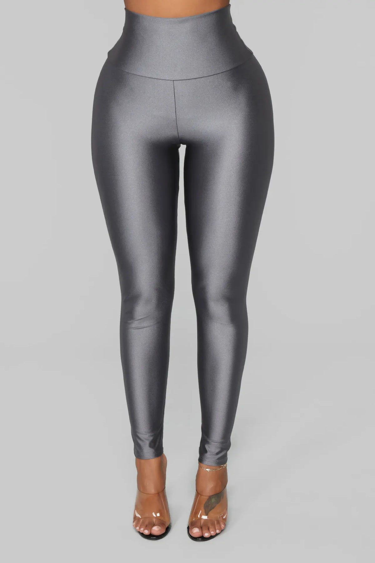 Dark gray shiny leggings by Corporación Turística with European and American style, featuring a sleek, stylish design.